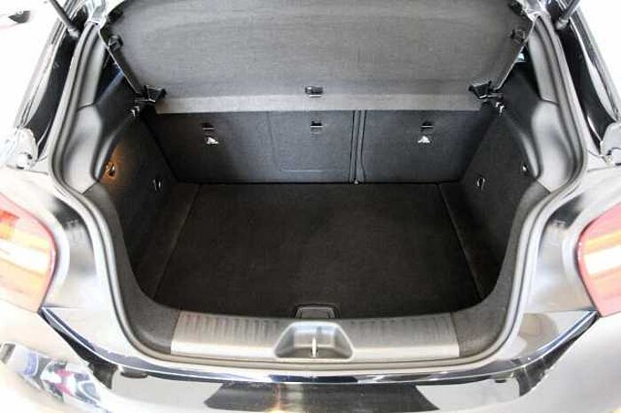 Mercedes-Benz A 250 A A 250 Sport Harman Kardon SHZ Navi