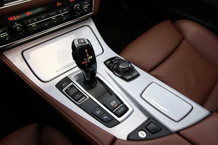 BMW 530 d xDrive Touring Navi HUD e-Sitze Pano LHZ
