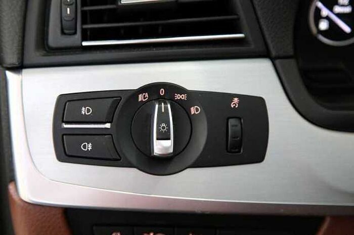 BMW 530 d xDrive Touring Navi HUD e-Sitze Pano LHZ