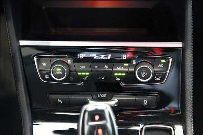BMW 220 i Active Tourer Sport Line PDC SHZ HUD