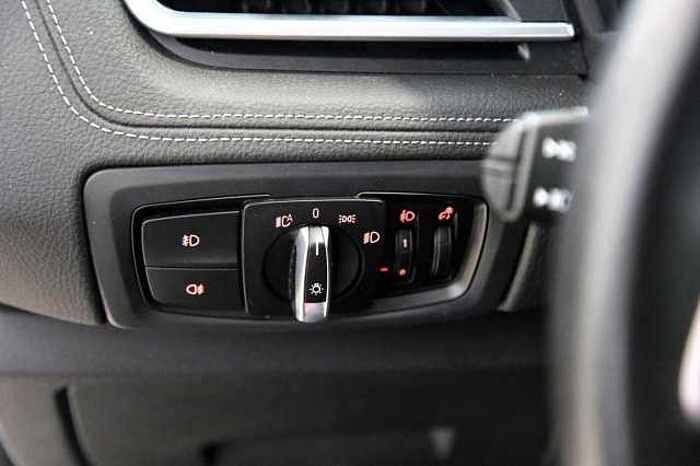 BMW 220 i Active Tourer Sport Line PDC SHZ HUD