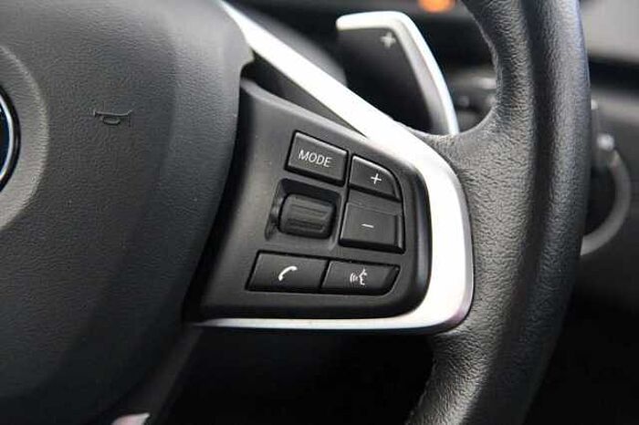 BMW 220 i Active Tourer Sport Line PDC SHZ HUD