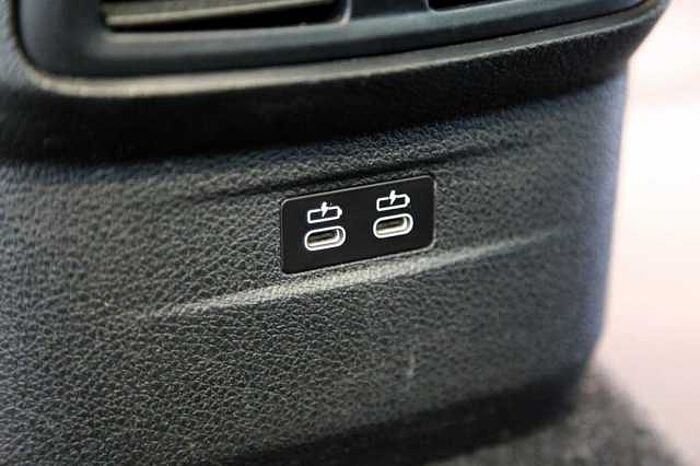 BMW 220 i Active Tourer Sport Line PDC SHZ HUD