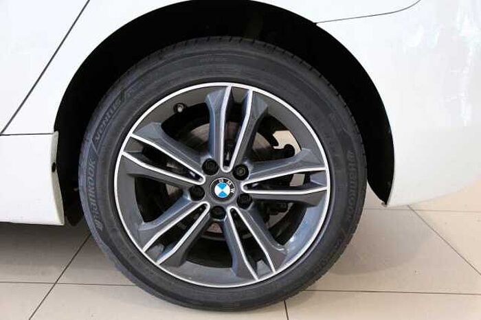 BMW 220 i Active Tourer Sport Line PDC SHZ HUD
