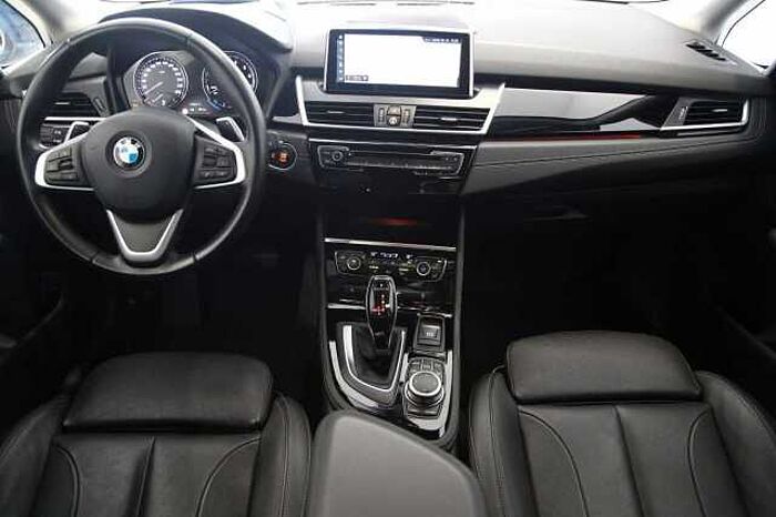 BMW 220 i Active Tourer Sport Line PDC SHZ HUD