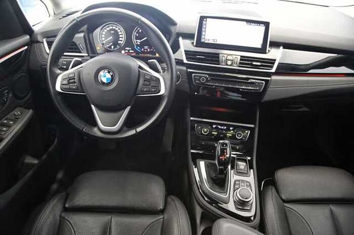 BMW 220 i Active Tourer Sport Line PDC SHZ HUD