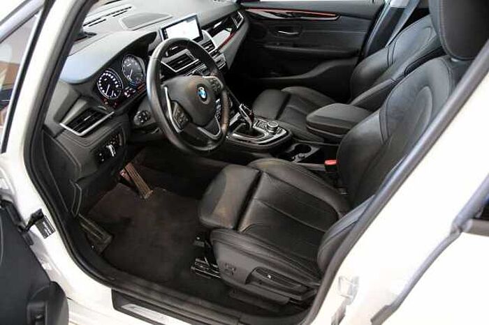BMW 220 i Active Tourer Sport Line PDC SHZ HUD