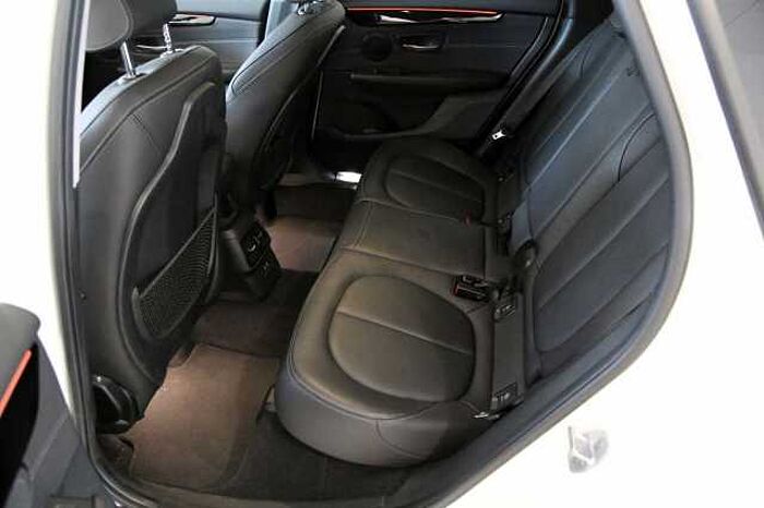 BMW 220 i Active Tourer Sport Line PDC SHZ HUD
