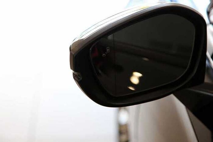 Honda Civic Lim. 5-trg e:HEV Elegance RFK Navi SHZ DAB