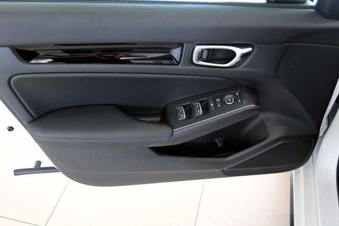 Honda Civic Lim. 5-trg. e:HEV Advance AZV Pano Bose