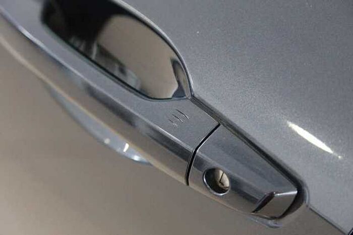 Honda CR-V 2.0 HYBRID 4WD Executive AZV RFK Pano HUD